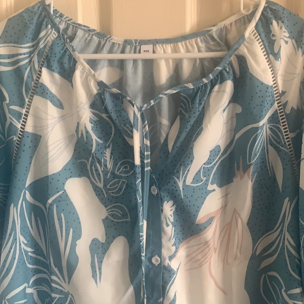 BABY BLUE FLORAL TOP - Picture 2 of 7